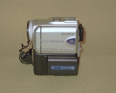 SONY DCR-PC101 デジタルビデオカメラ miniDV(中古品)